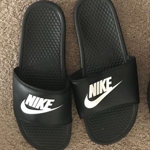 Size 11 Nike slippers